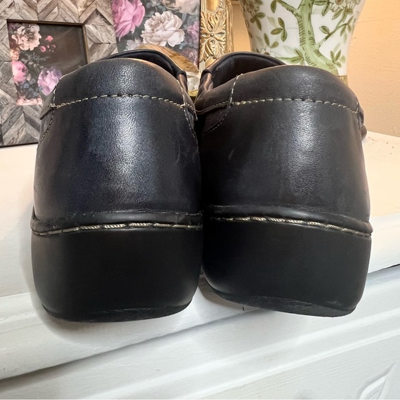 Clarks Cora Navy Blue floral embossed Giny Slip-On loafer with Cushioned Footbed - Picture 3 of 9